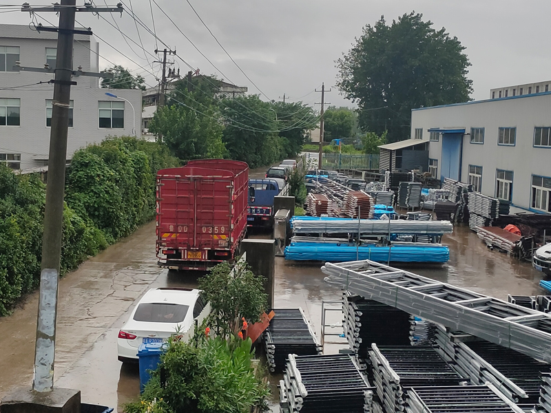 2023年7月18日鋅鋼連廊欄桿裝車發貨！