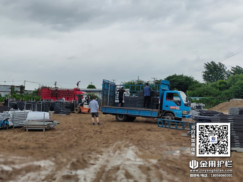 2023年8月2日鋅鋼飄窗欄桿裝車發貨！