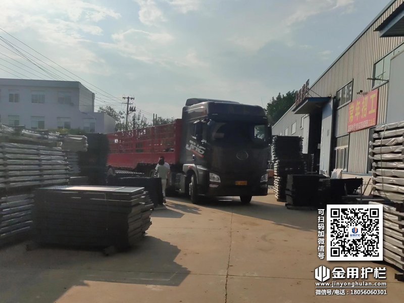 2023年8月4日鋅鋼連廊欄桿裝車發貨！