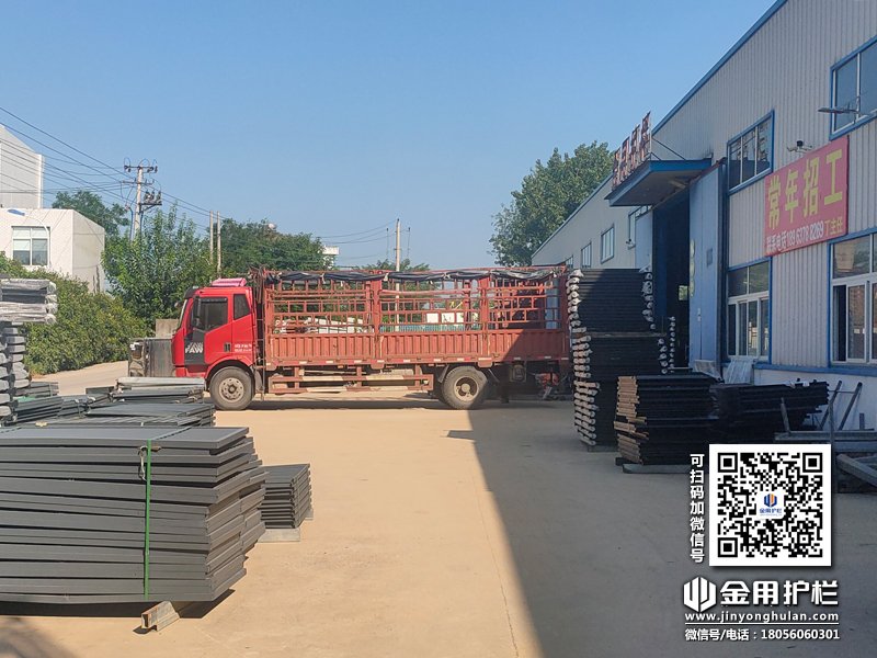 2023年8月7日鋅鋼百葉窗裝車發貨！