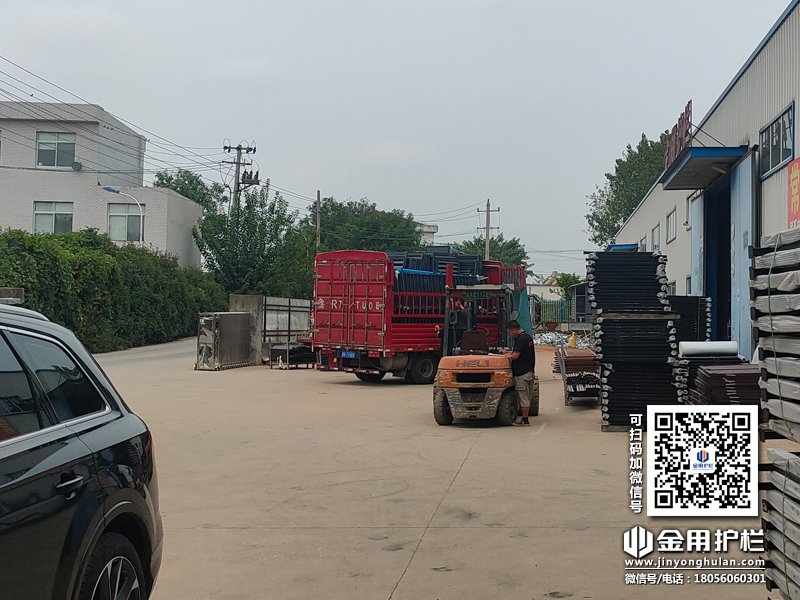 2023年8月28日鋅鋼百葉窗裝車發貨！