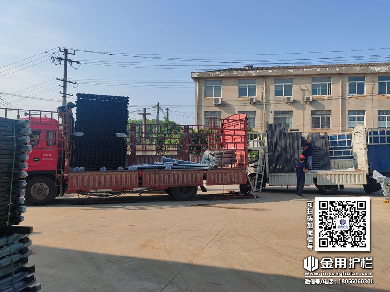 2023年9月7日鋅鋼百葉窗裝車發貨！