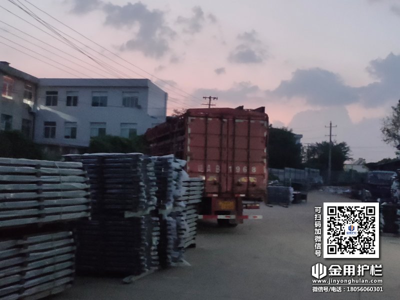 2023年9月16日鋁合金百葉窗裝車發(fā)貨！