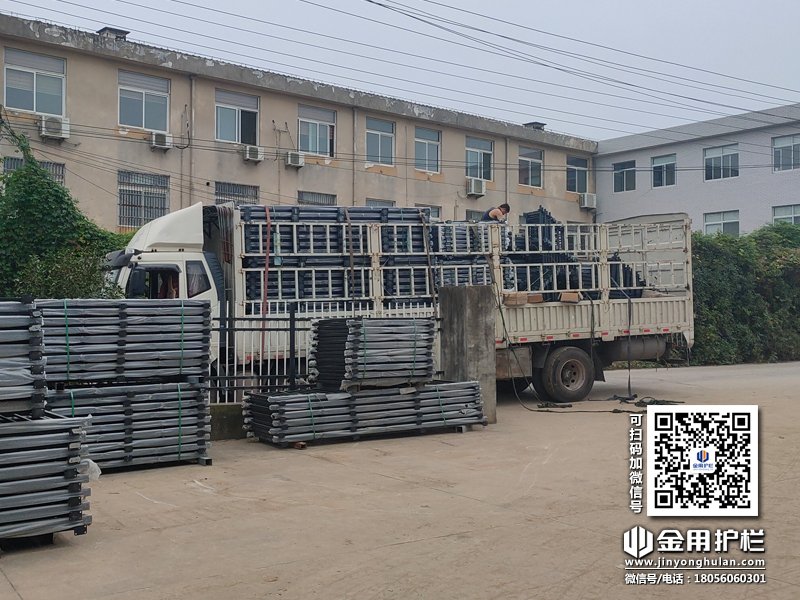 2023年10月9日鋅鋼陽臺護欄裝車發貨！