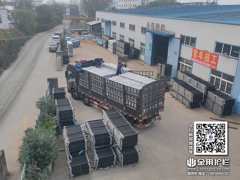 2023年10月31日鋅鋼陽(yáng)臺(tái)護(hù)欄裝車(chē)發(fā)貨！