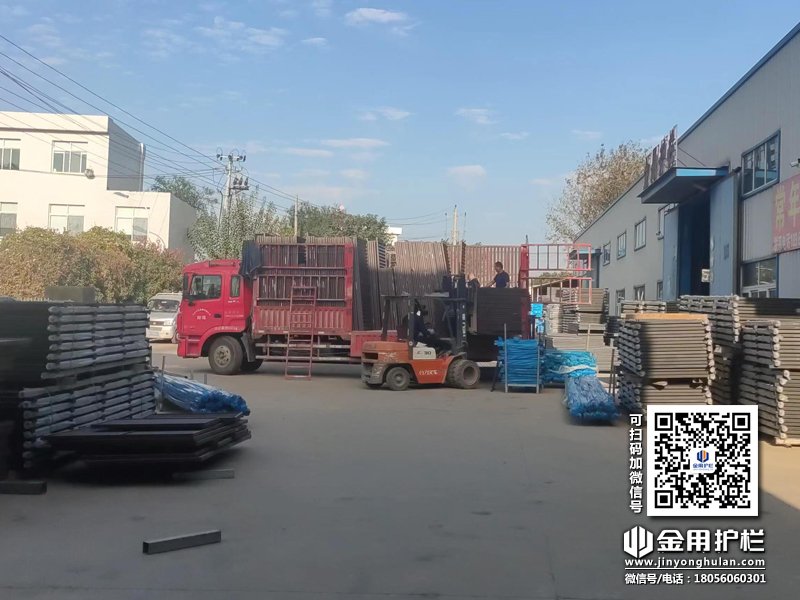 2023年11月2日鋅鋼百葉窗裝車發貨！