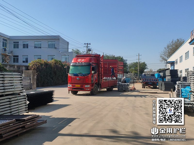 2023年11月4日鋅鋼組裝護欄裝車發貨！