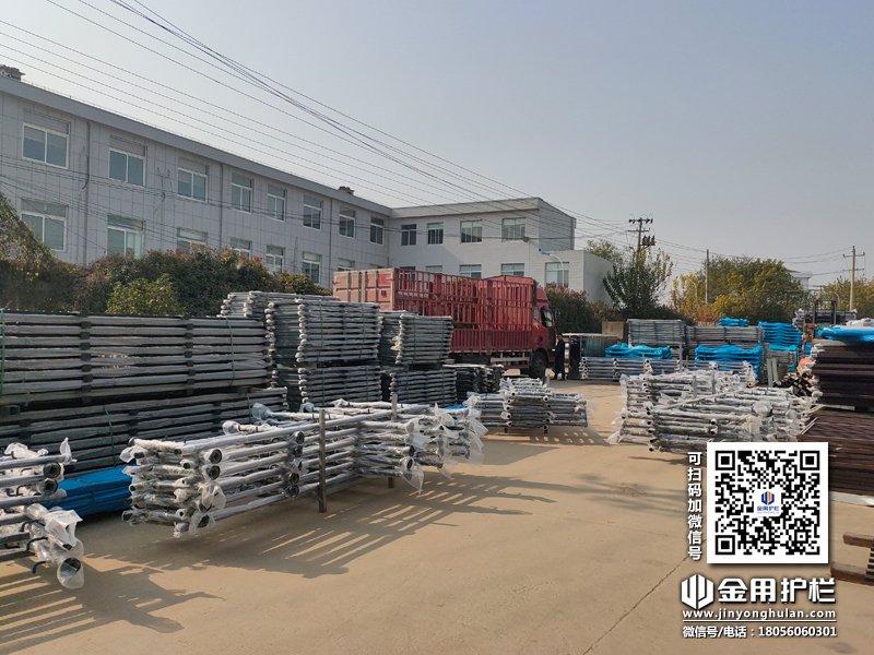 2023年11月25日鋅鋼玻璃欄桿裝車發貨！