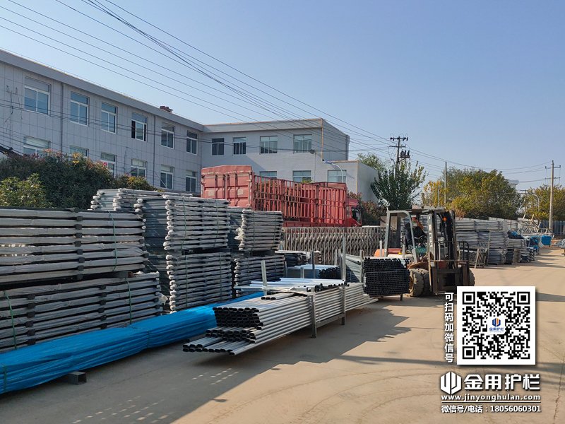 2023年11月29日鋅鋼連廊欄桿裝車發(fā)貨！