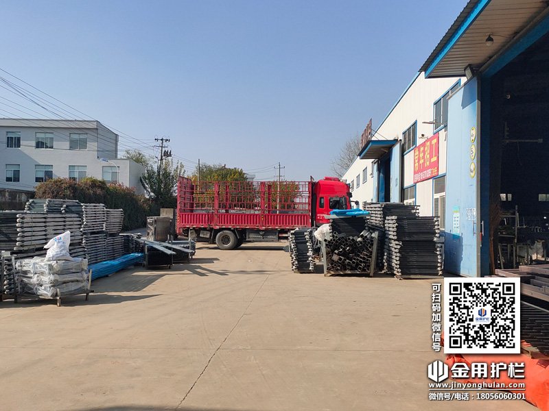 2023年12月2日鋅鋼護窗欄桿裝車發貨！