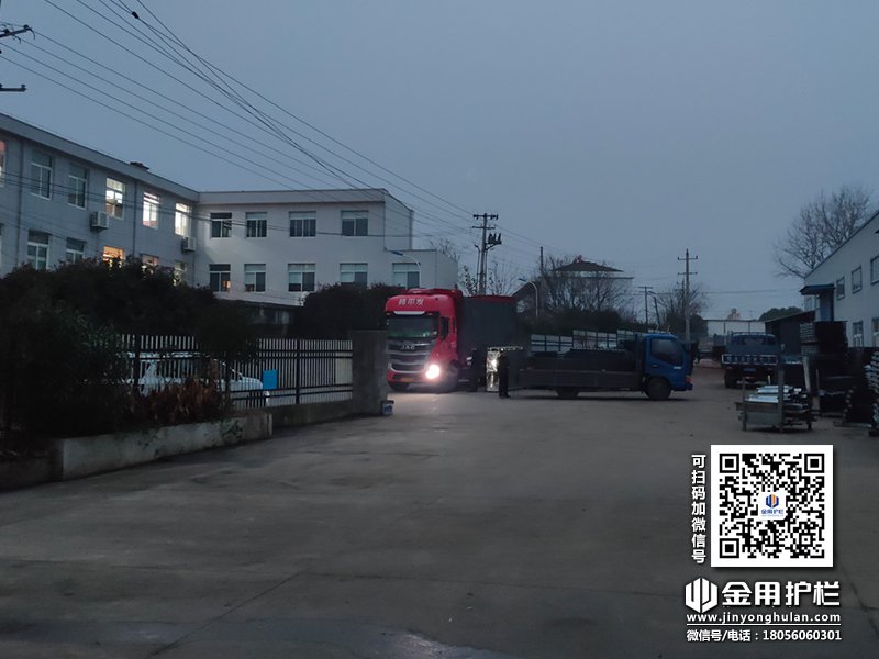 2023年12月15日鋅鋼連廊欄桿裝車發(fā)貨！