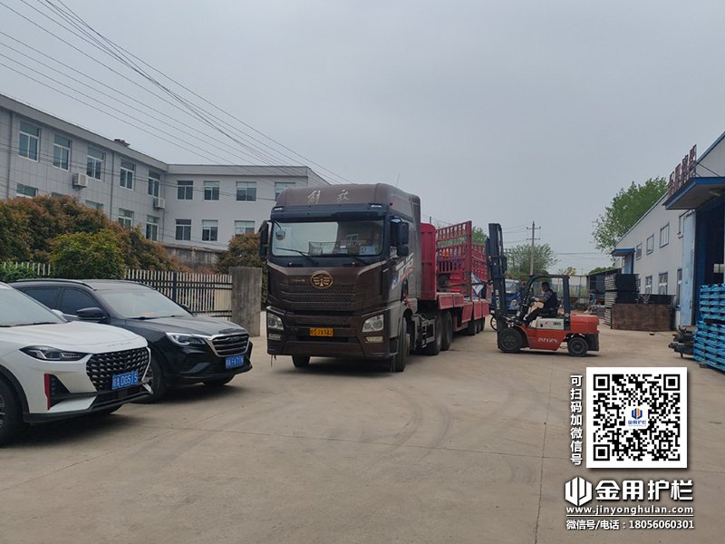 2024年4月10日鋅鋼陽臺欄桿裝車發(fā)貨！