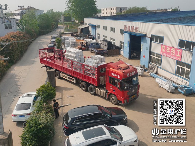 2024年4月16日鋅鋼飄窗護欄裝車發貨！