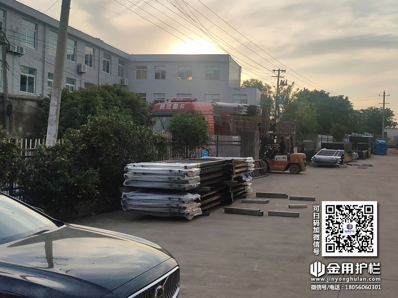 2024年5月9日鋅鋼圍墻護(hù)欄裝車發(fā)貨！