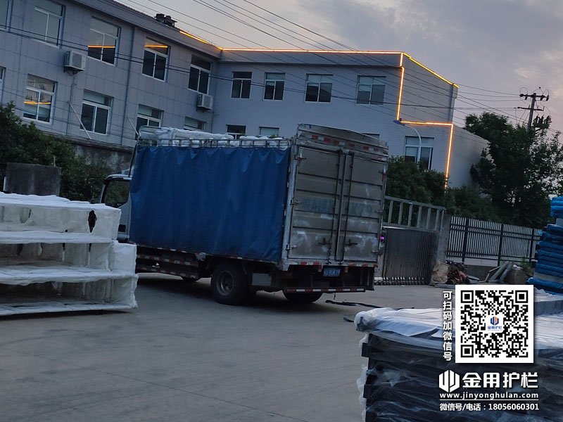 2024年5月20日鋅鋼飄窗欄桿裝車(chē)發(fā)貨！