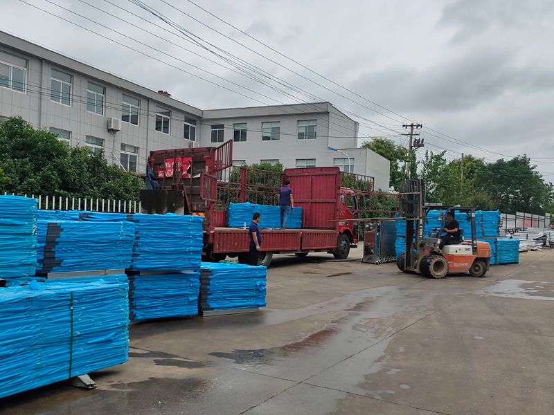 2024年7月27日鋅鋼陽臺欄桿裝車發(fā)貨！