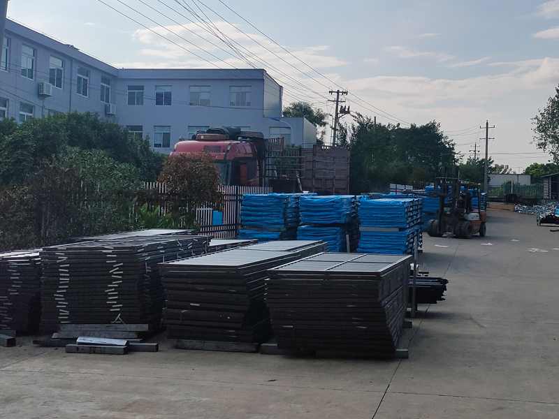 2024年8月31日鋅鋼欄桿百葉裝車發(fā)貨！