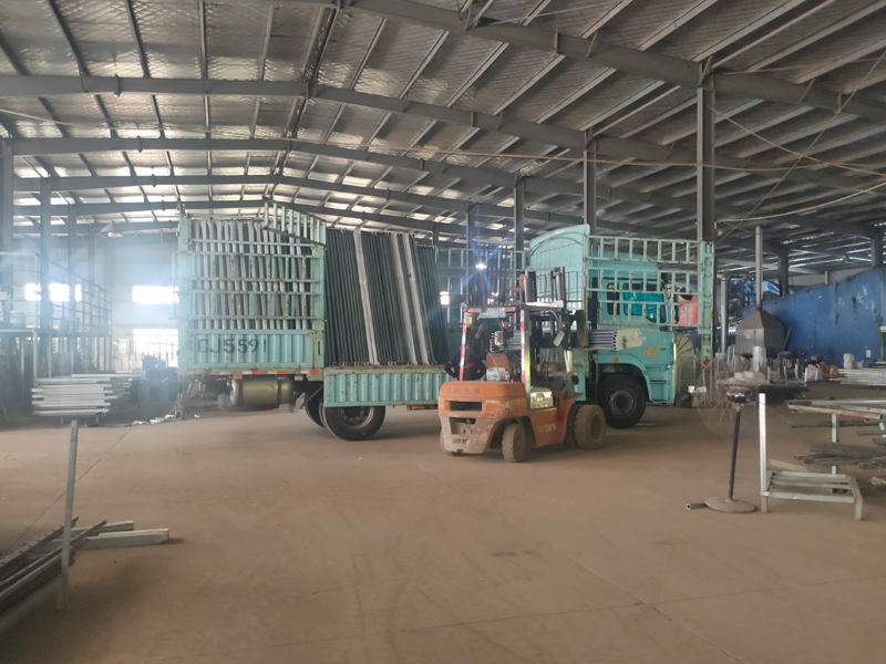 2024年9月3日鋁合金百葉窗裝車發貨！