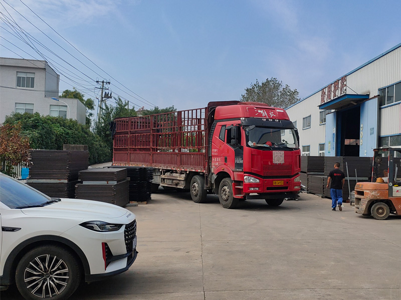 2024年10月10日鋅鋼護(hù)窗欄桿裝車發(fā)貨！