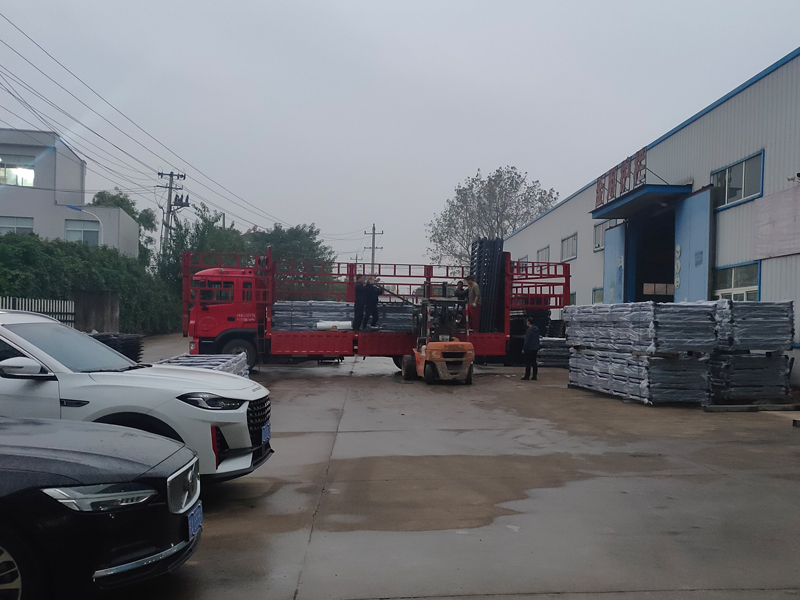 2024年10月28日鋅鋼百葉窗裝車發(fā)貨！