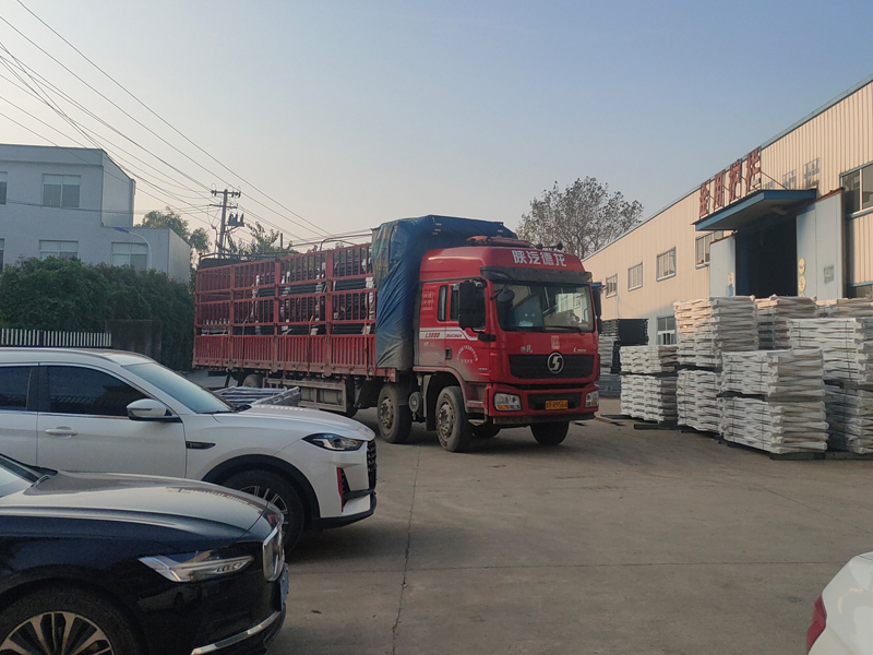 2024年10月30日鋅鋼圍墻護(hù)欄裝車發(fā)貨！