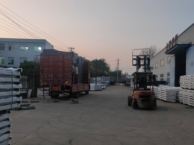 2024年11月14日鋅鋼護窗欄桿裝車發貨！