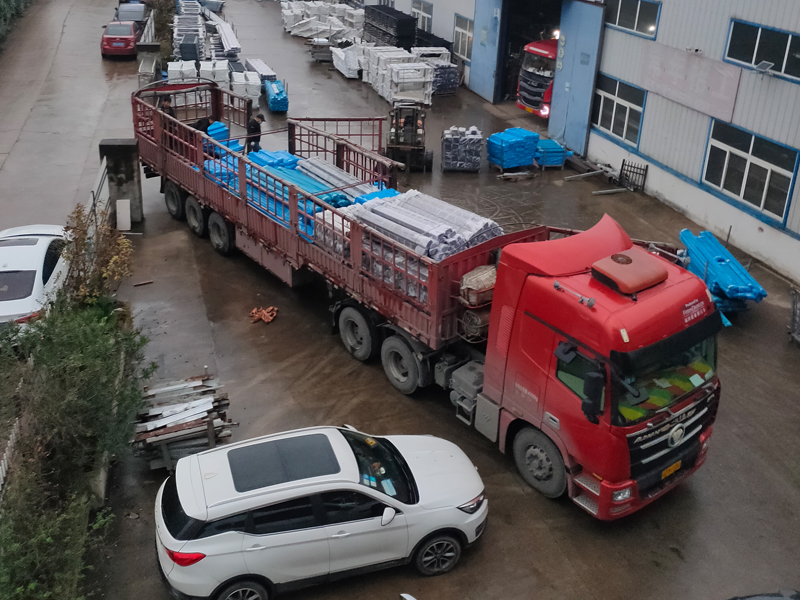 2024年11月25日鋅鋼組裝欄桿裝車發貨！