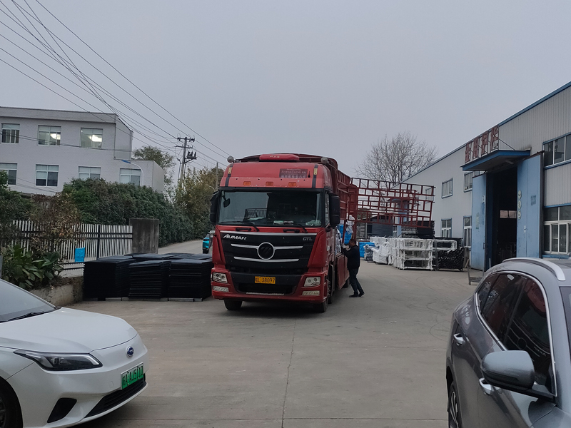 2024年12月6日鋅鋼組裝欄桿裝車(chē)發(fā)貨！