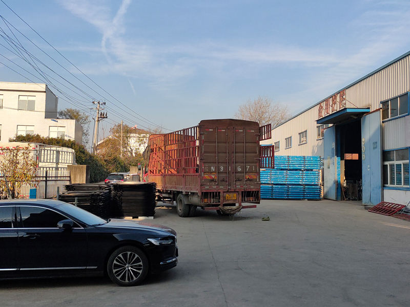 2024年12月19日鋅鋼飄窗欄桿裝車發貨！