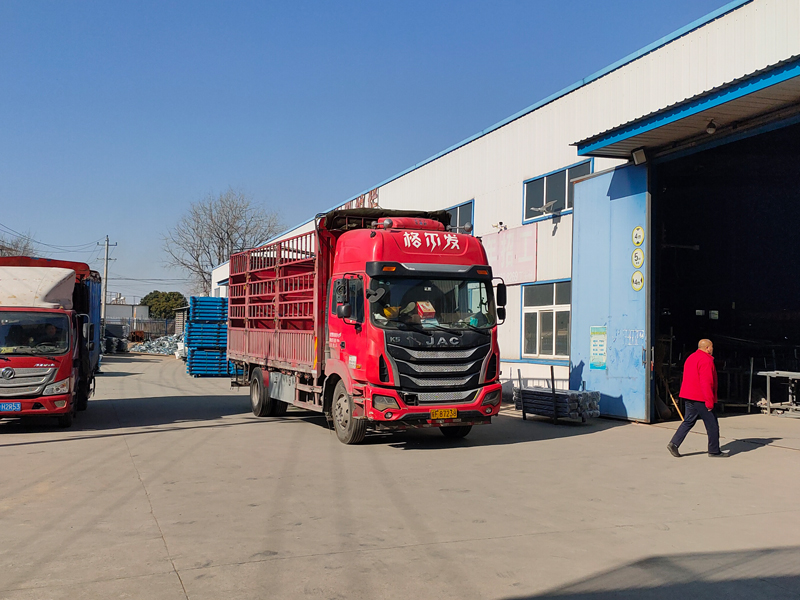 2025年1月2日鋅鋼陽臺護欄裝車發貨！