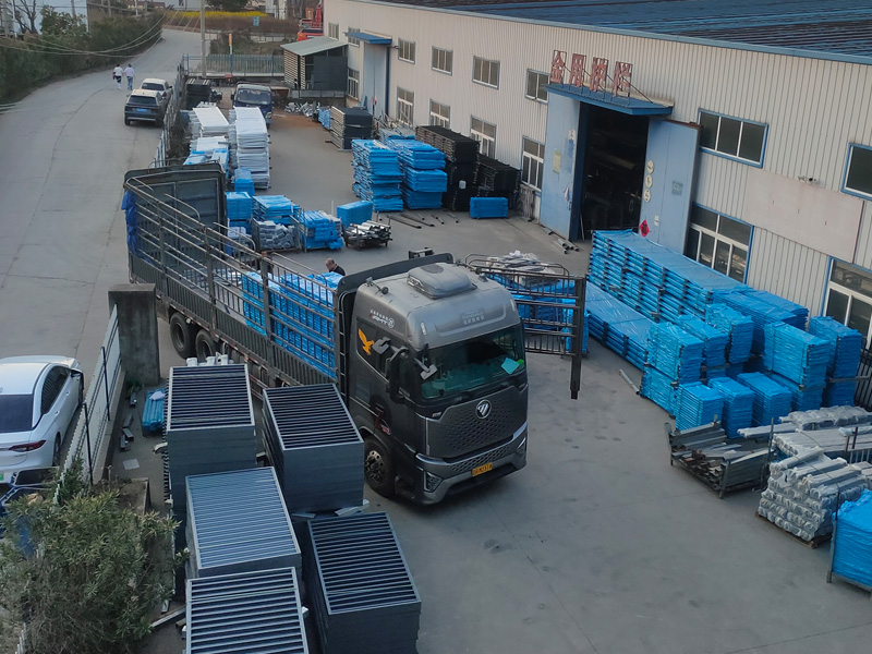 2025年3月23日鋅鋼連廊欄桿裝車發貨！