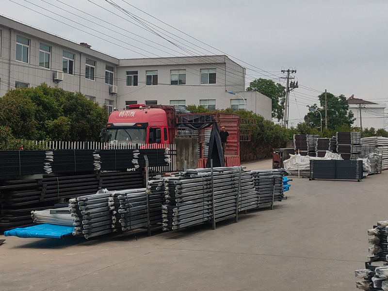 2025年5月17日鋅鋼連廊欄桿裝車(chē)發(fā)貨！