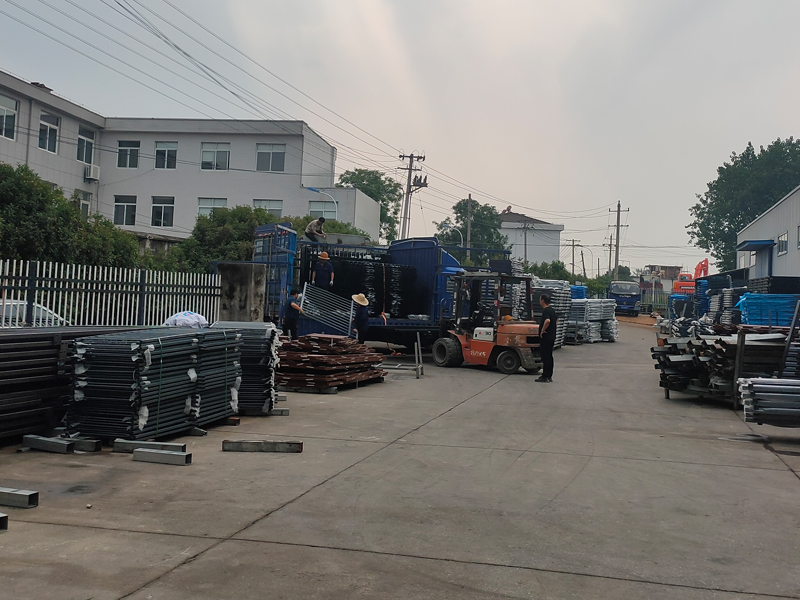 2025年6月3日鋅鋼圍墻護欄裝車發(fā)貨！