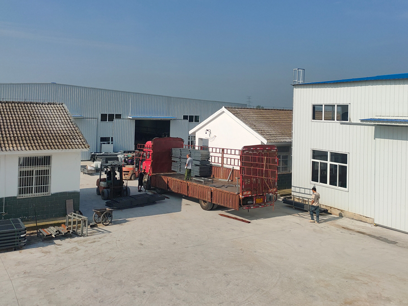 2025年6月24日鋅鋼欄桿裝車(chē)發(fā)貨！