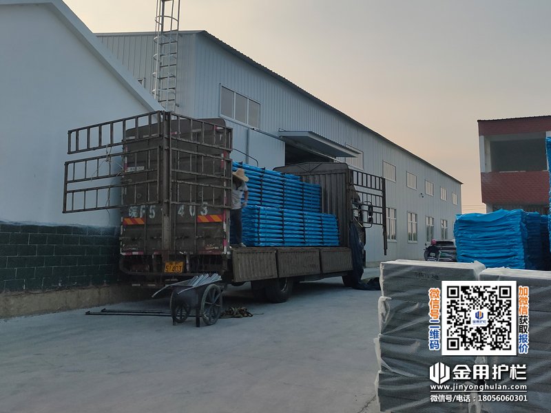 2025年7月25日鋅鋼連廊欄桿裝車發(fā)貨！