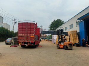 2025年9月6日鋅鋼玻璃欄桿裝車發貨！