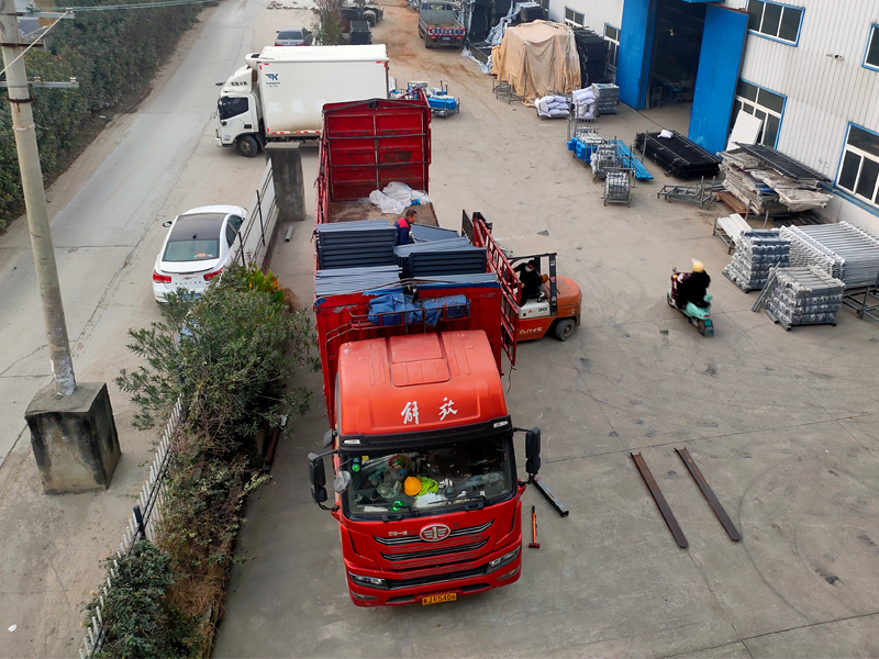 2025年11月8日鋅鋼百葉窗裝車發貨！